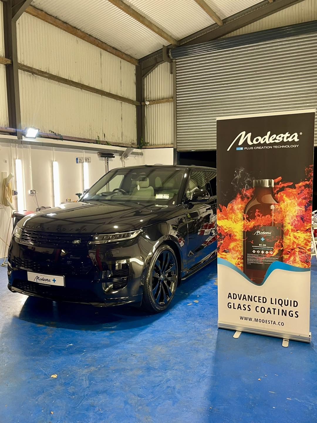 Glossy Range Rover presented with ceramic coating product